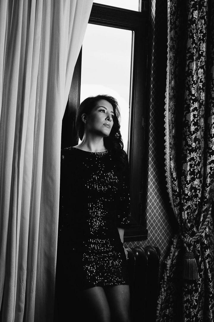 Oyuncu Özlem Ulukan Hotel de Londres 3 fotoğraf çekimi